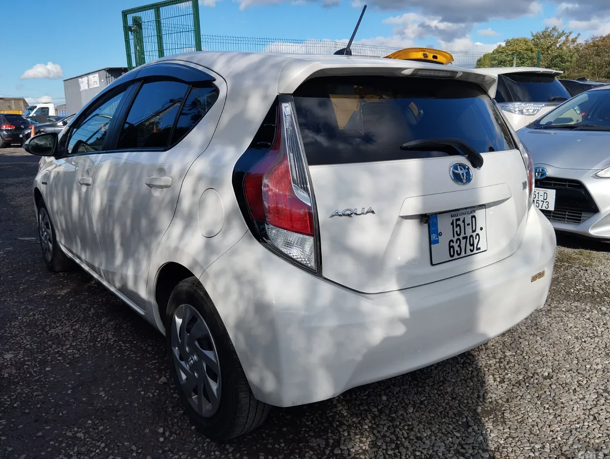 Toyota Aqua Hatchback, Petrol Hybrid, 2015, White