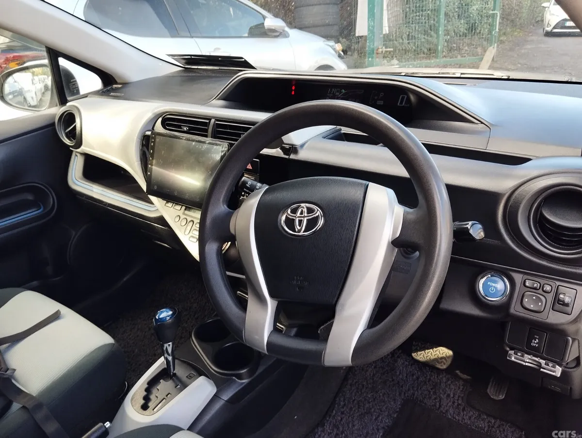 Toyota Aqua Hatchback, Petrol Hybrid, 2015, White