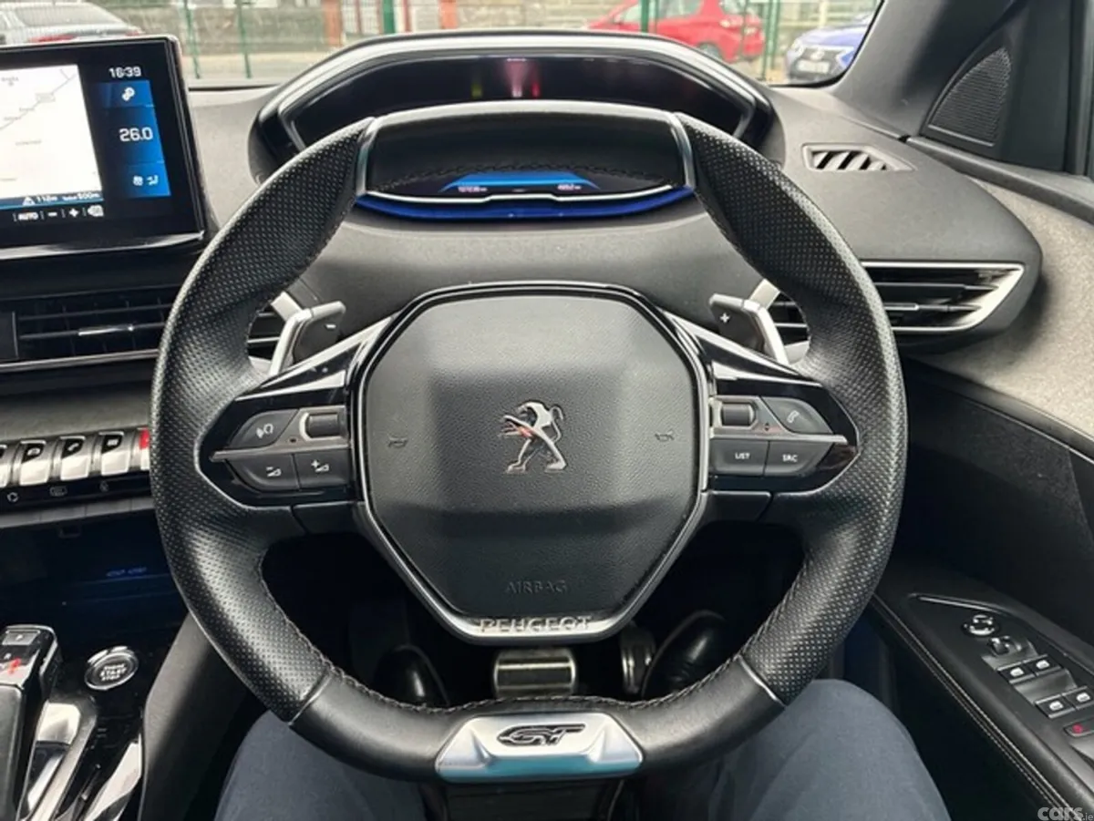 Peugeot 5008 MPV, Diesel, 2022, Red