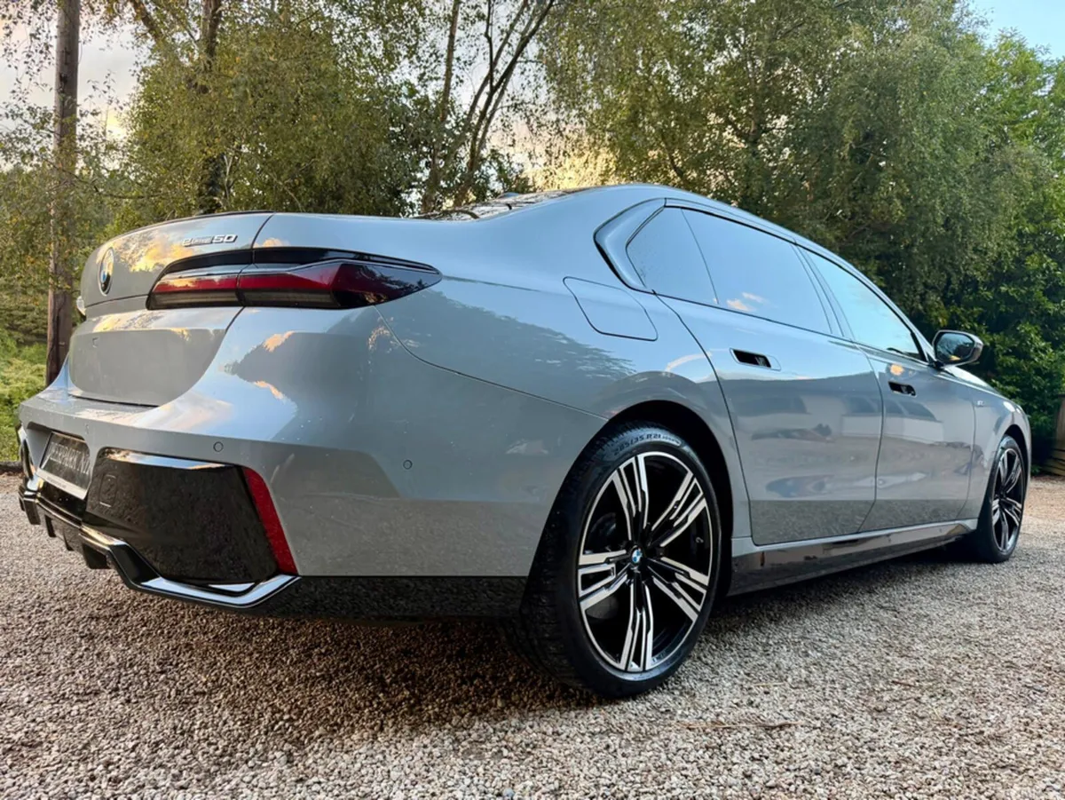 BMW i7 Saloon, Electric, 2024, Grey