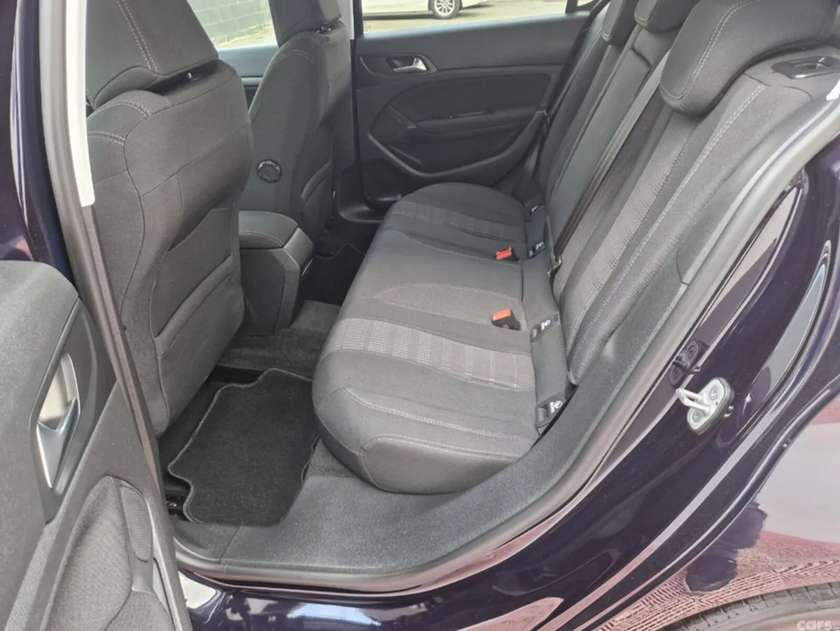 Peugeot 308 Hatchback, Diesel, 2016, Blue