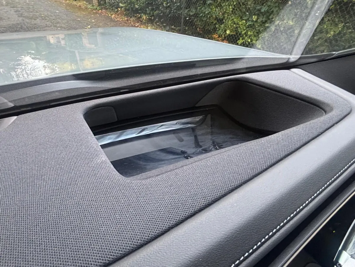 BMW i7 Saloon, Electric, 2024, Grey