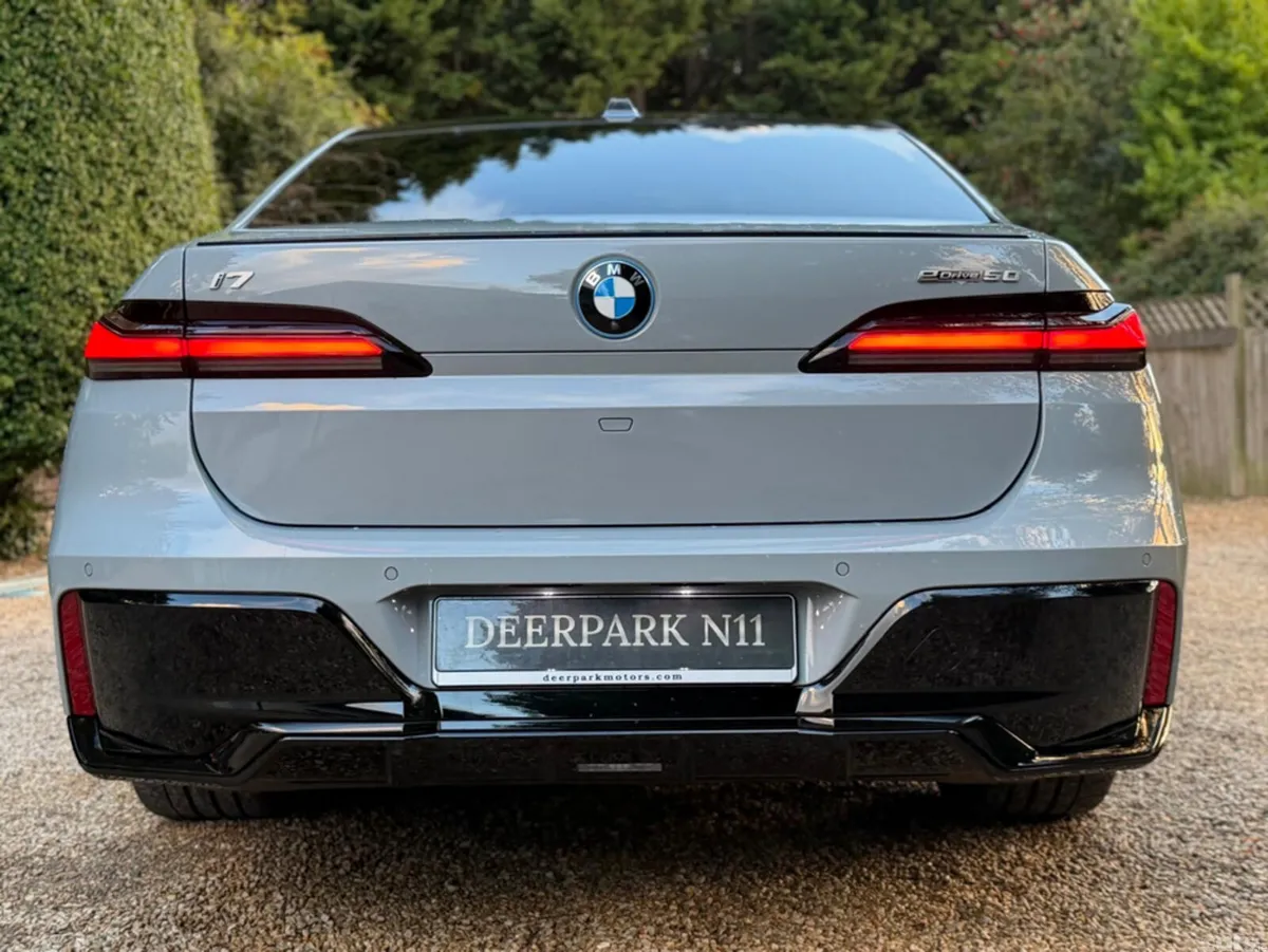 BMW i7 Saloon, Electric, 2024, Grey