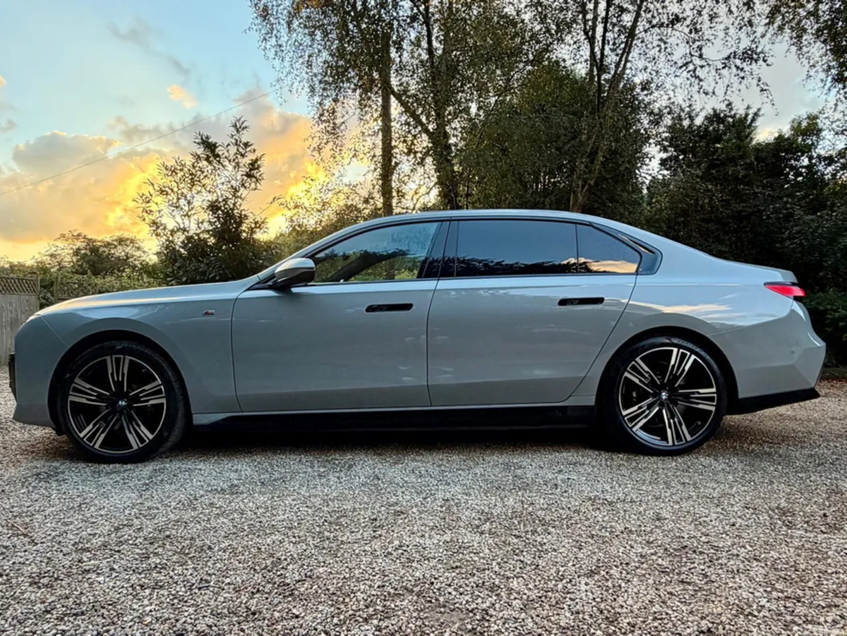 BMW i7 Saloon, Electric, 2024, Grey