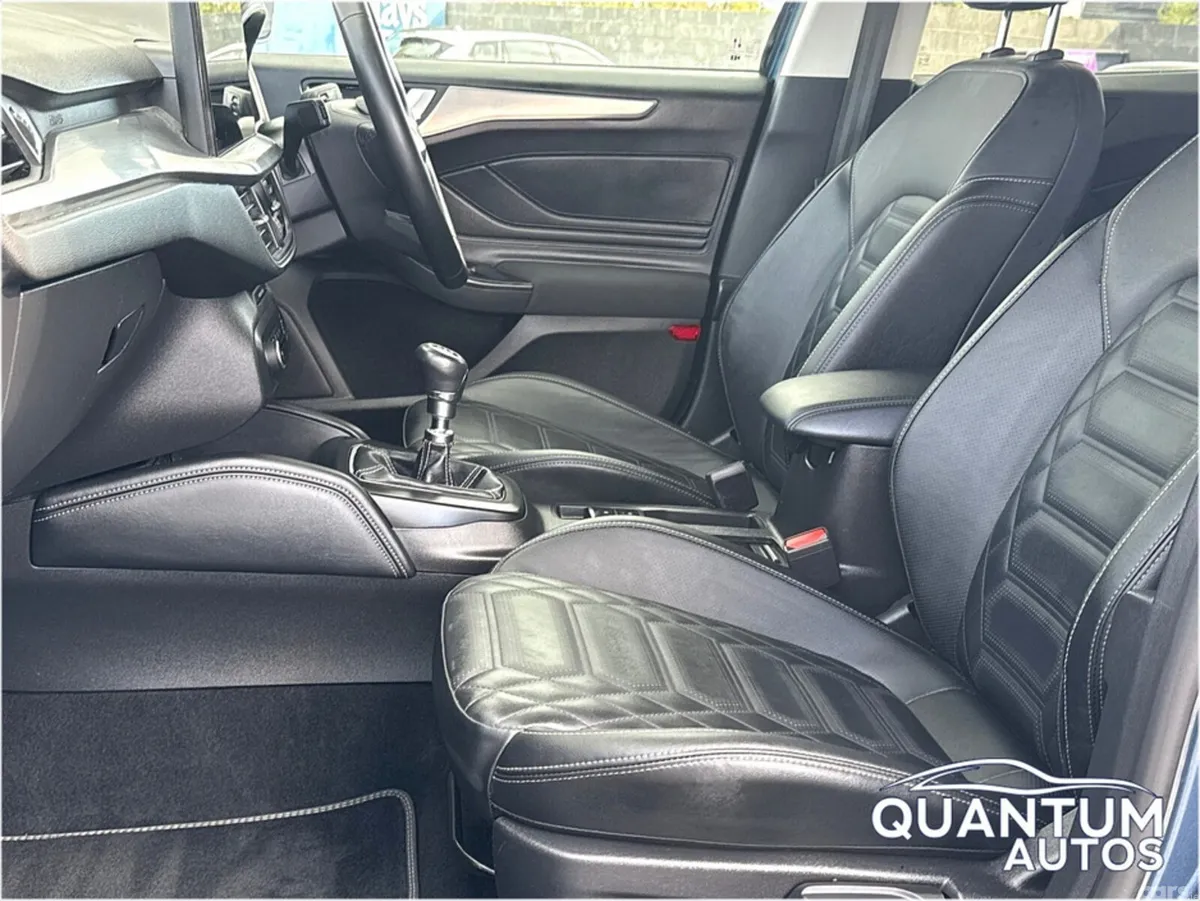 Ford Focus Hatchback, Petrol, 2024, Blue