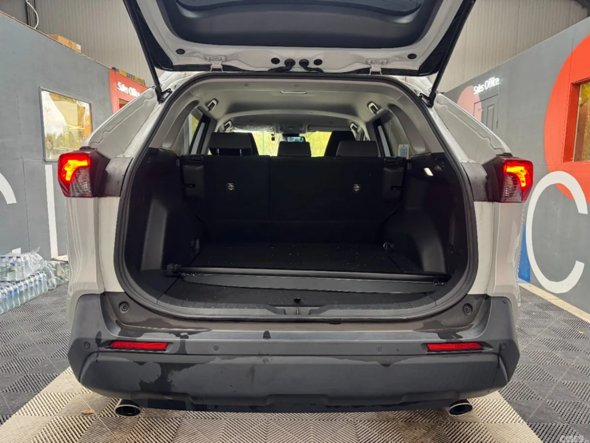 Toyota RAV4 SUV, Petrol Hybrid, 2023, White