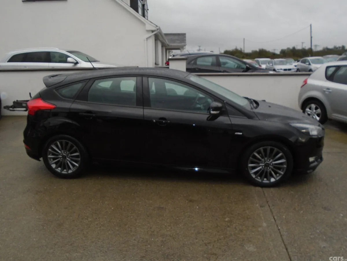 Ford Focus Hatchback, Petrol, 2017, Black