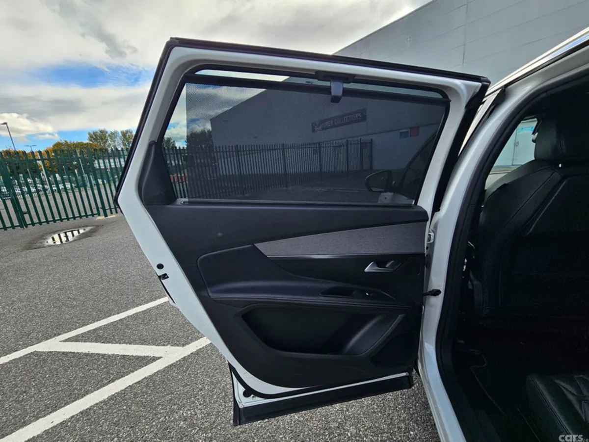 Peugeot 5008 MPV, Diesel, 2019, White