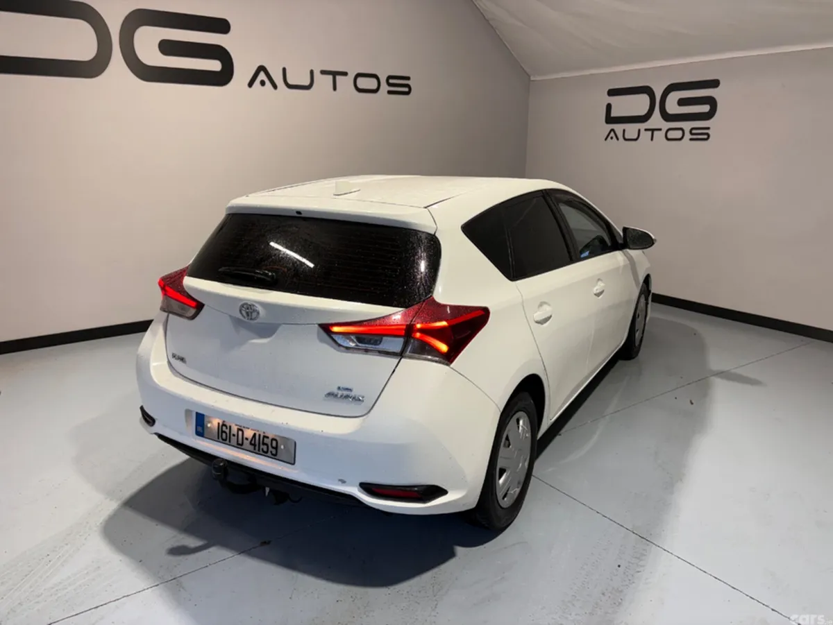 Toyota Auris Van, Diesel, 2016, White