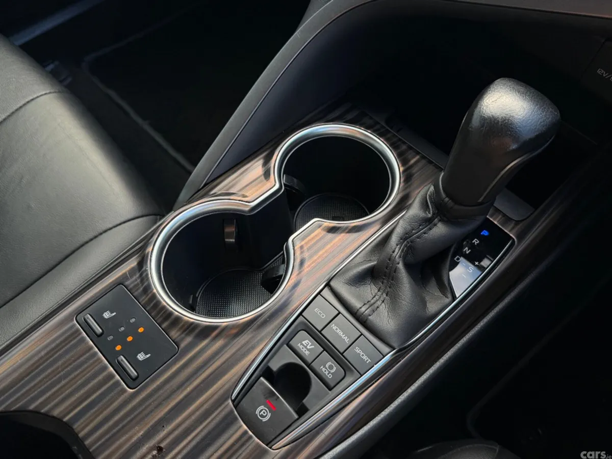 Toyota Camry Saloon, Petrol Hybrid, 2020, Silver
