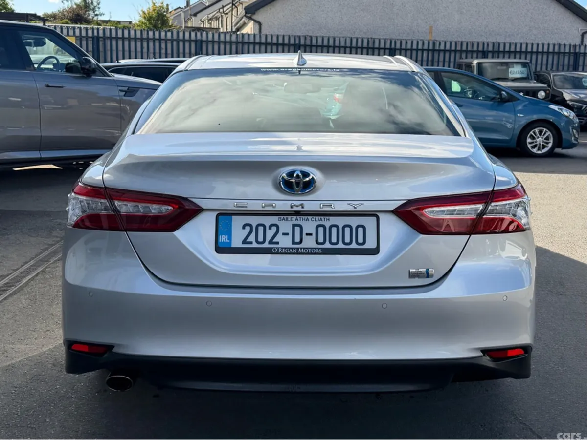 Toyota Camry Saloon, Petrol Hybrid, 2020, Silver
