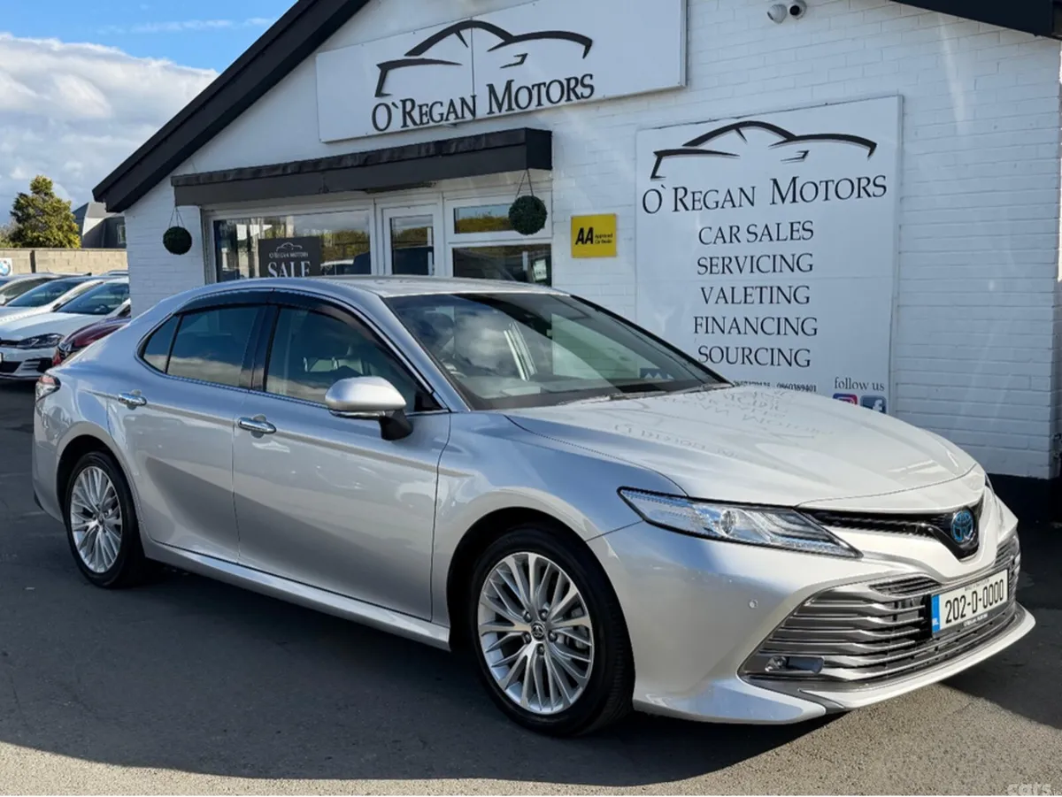 Toyota Camry Saloon, Petrol Hybrid, 2020, Silver