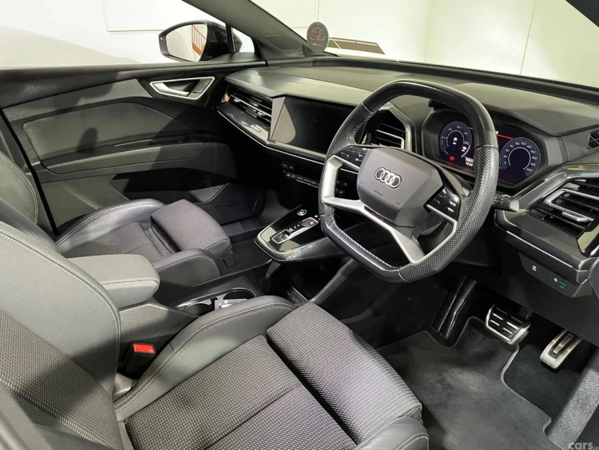 Audi Q4 e-tron Hatchback, Electric, 2023, Purple