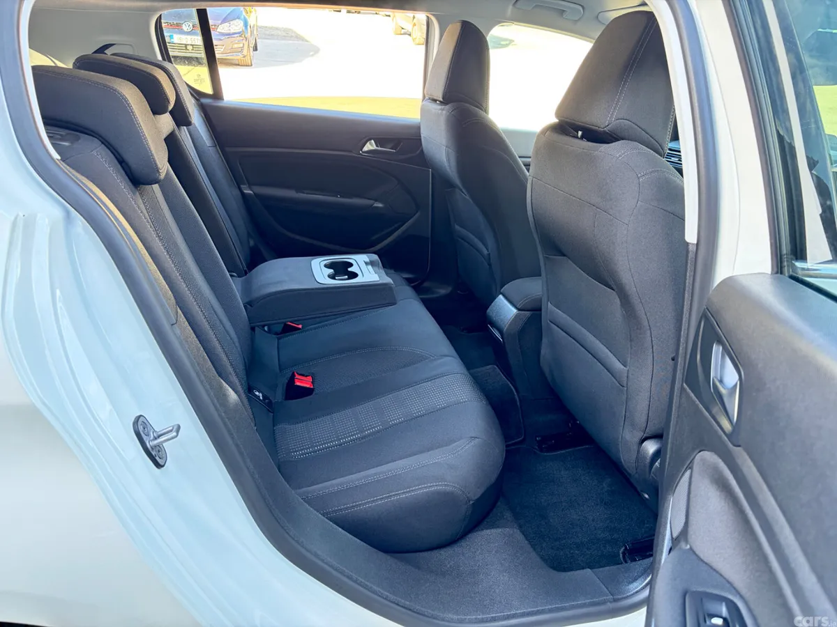 Peugeot 308 Hatchback, Petrol, 2017, White