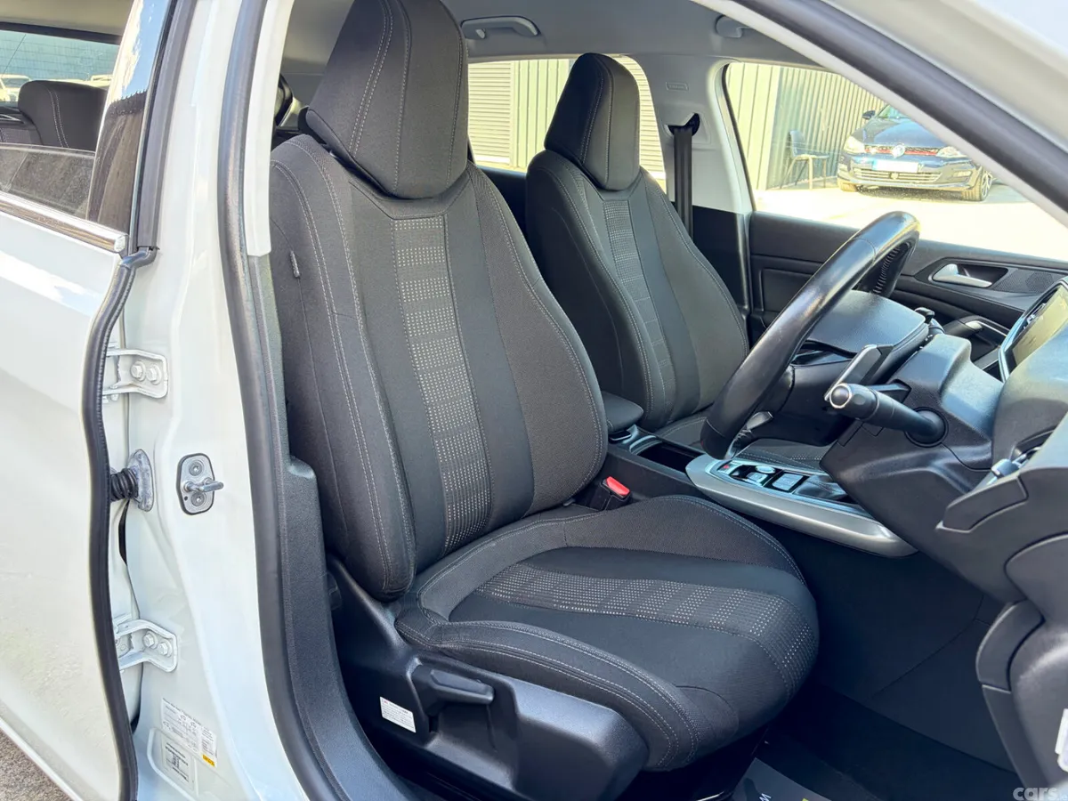 Peugeot 308 Hatchback, Petrol, 2017, White