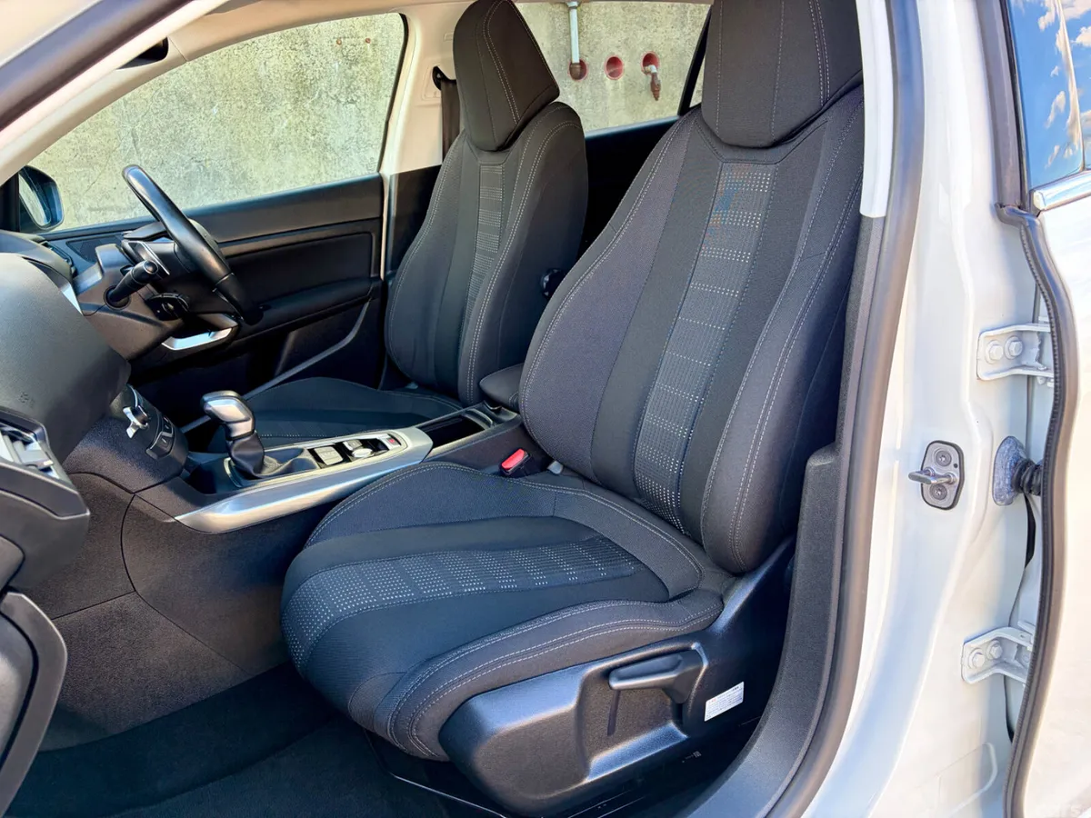Peugeot 308 Hatchback, Petrol, 2017, White