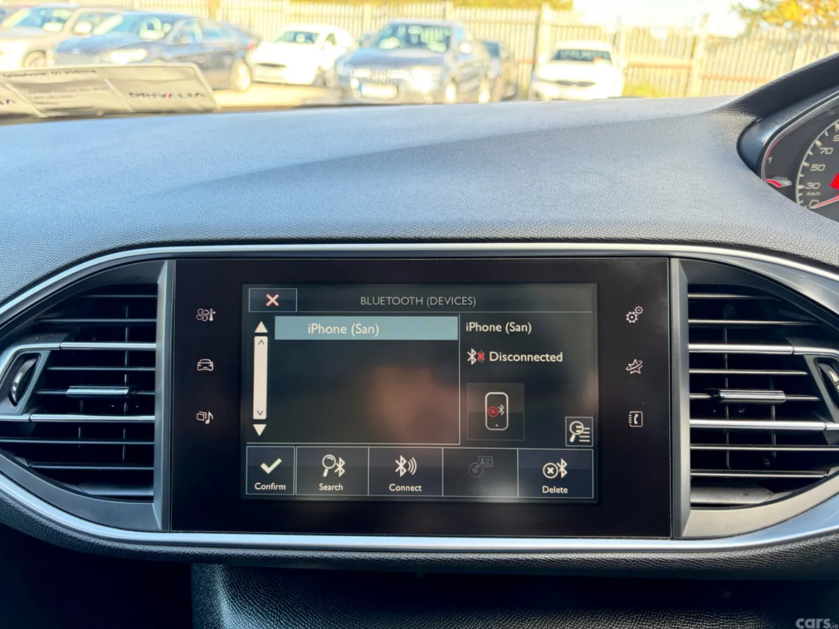 Peugeot 308 Hatchback, Petrol, 2017, White