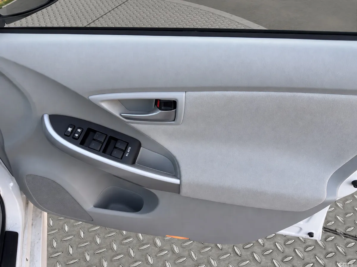 Toyota Prius Hatchback, Petrol Hybrid, 2013, White