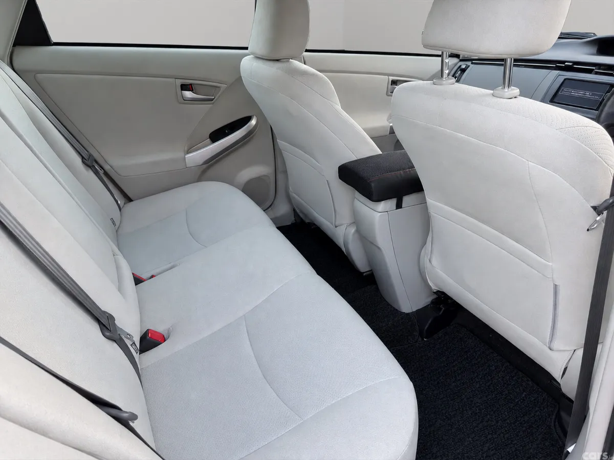 Toyota Prius Hatchback, Petrol Hybrid, 2013, White