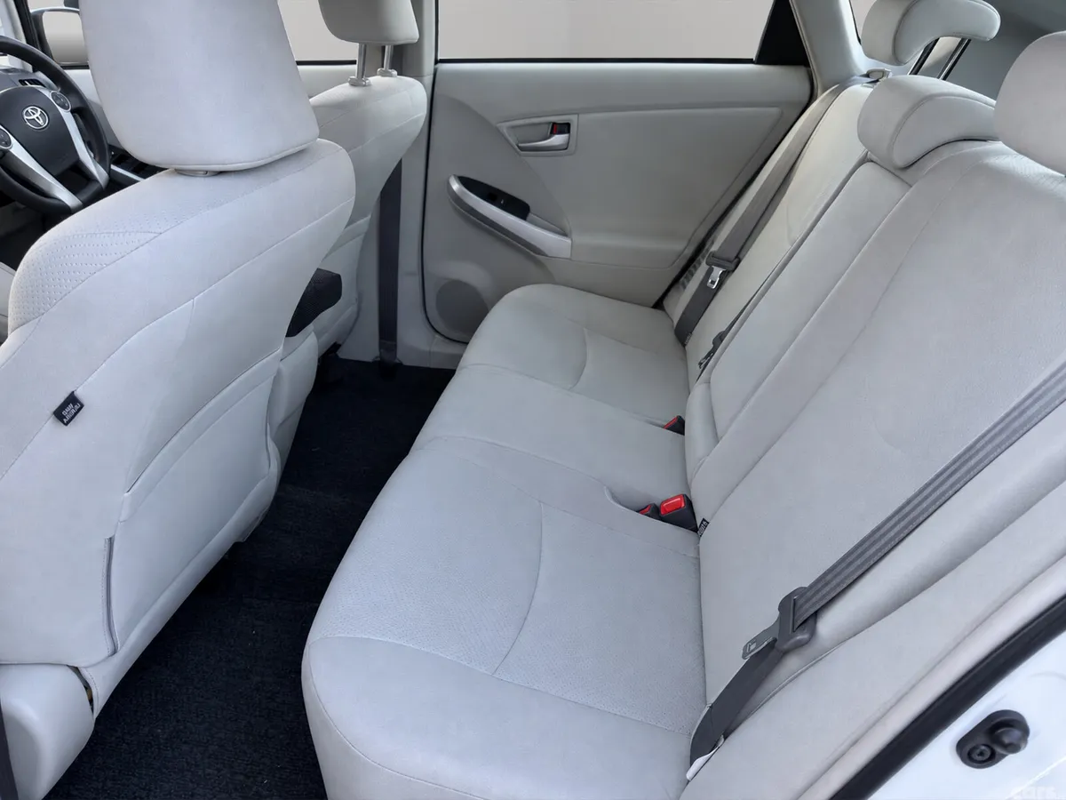 Toyota Prius Hatchback, Petrol Hybrid, 2013, White