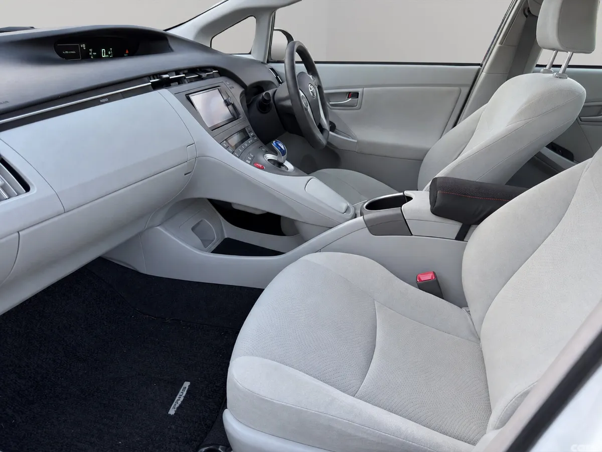 Toyota Prius Hatchback, Petrol Hybrid, 2013, White