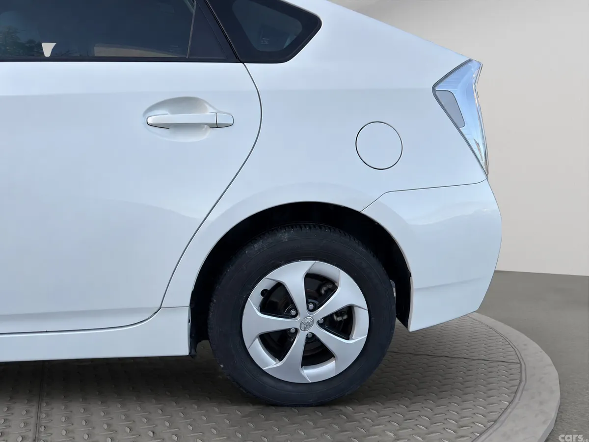 Toyota Prius Hatchback, Petrol Hybrid, 2013, White