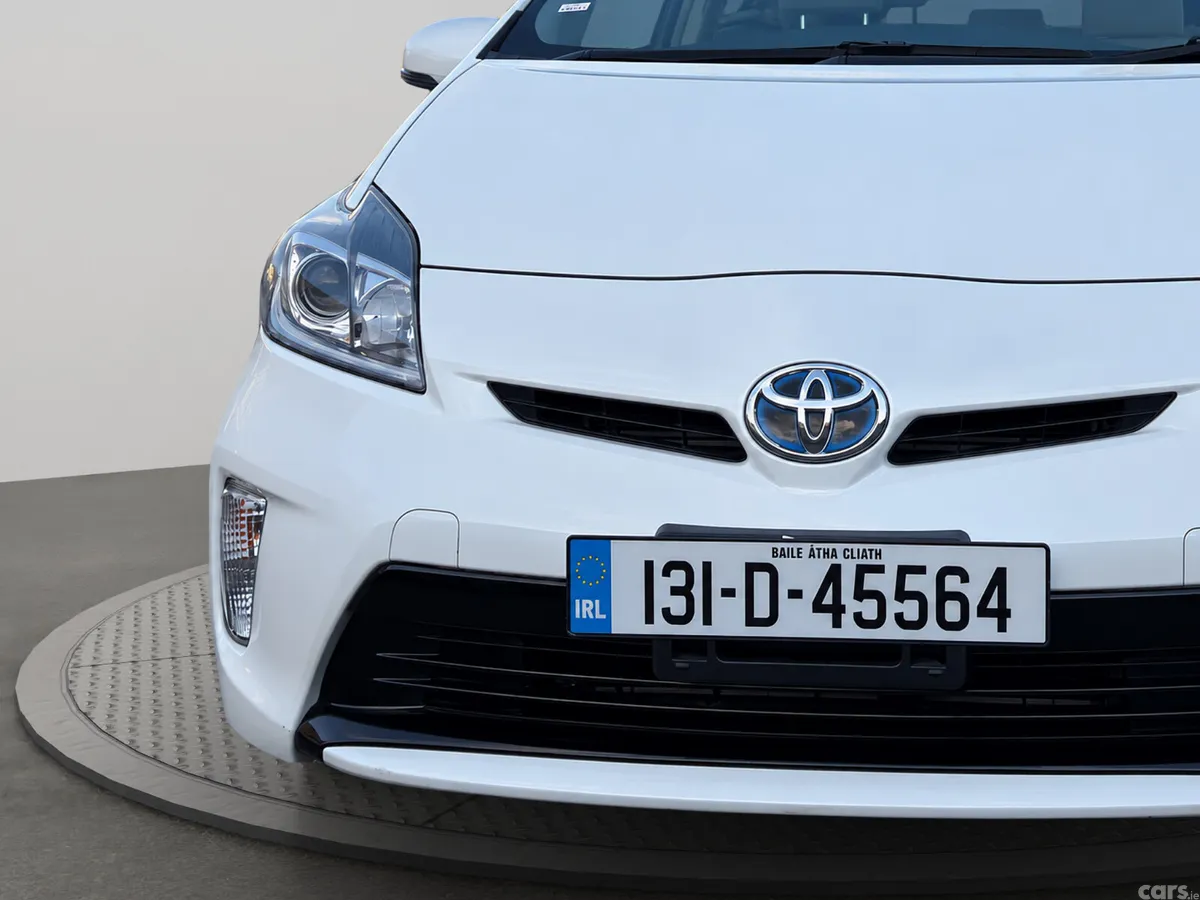 Toyota Prius Hatchback, Petrol Hybrid, 2013, White