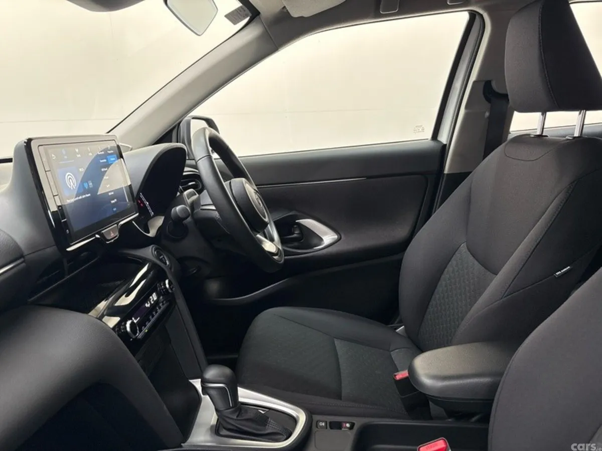 Toyota Yaris Cross Hatchback, Petrol Hybrid, 2026, White