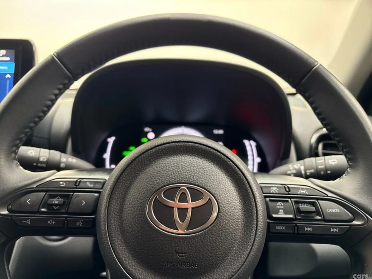 Toyota Yaris Cross Hatchback, Petrol Hybrid, 2026, White