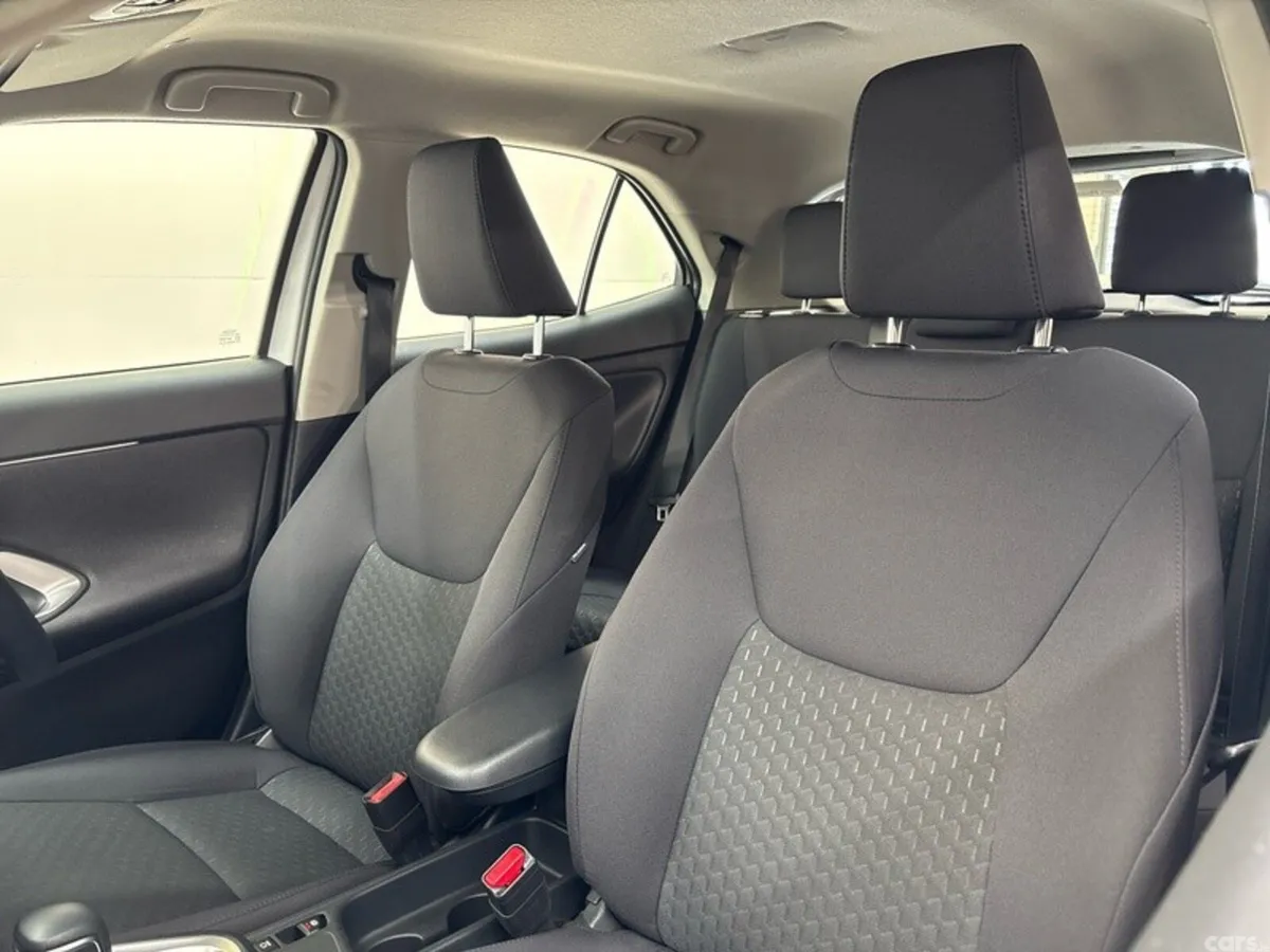Toyota Yaris Cross Hatchback, Petrol Hybrid, 2026, White