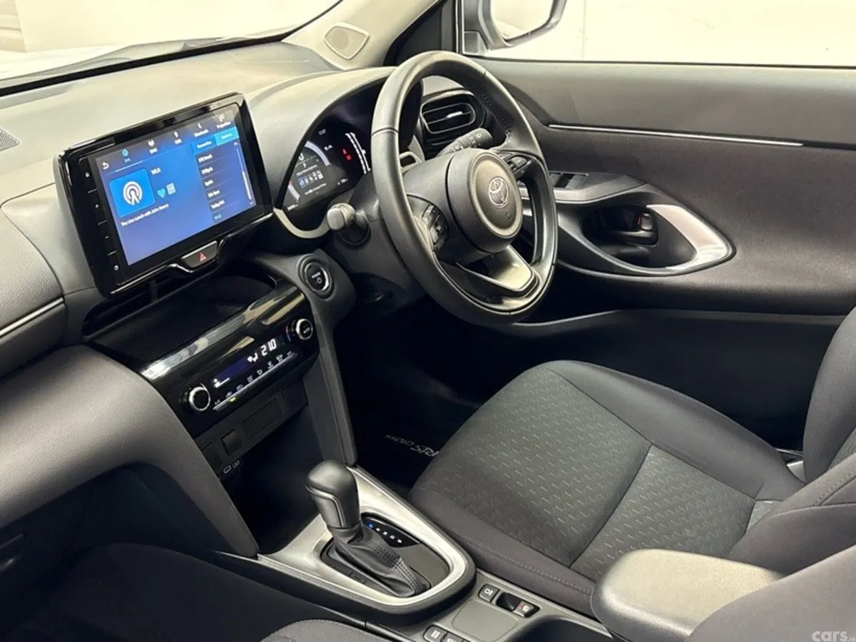 Toyota Yaris Cross Hatchback, Petrol Hybrid, 2026, White