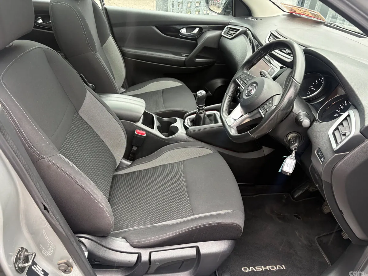 Nissan Qashqai MPV, Petrol, 2019, Grey