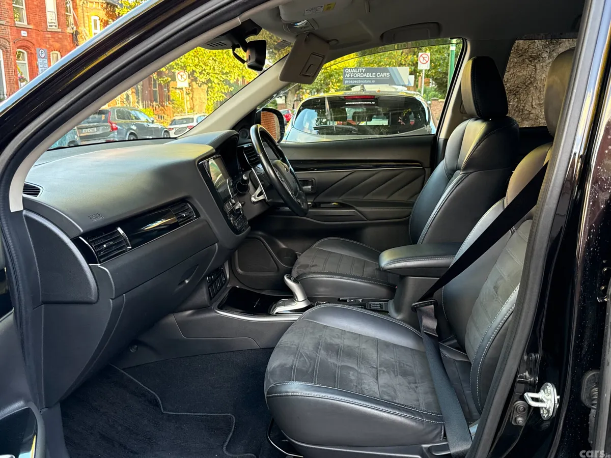 Mitsubishi Outlander SUV, Petrol Plug-in Hybrid, 2018, Black