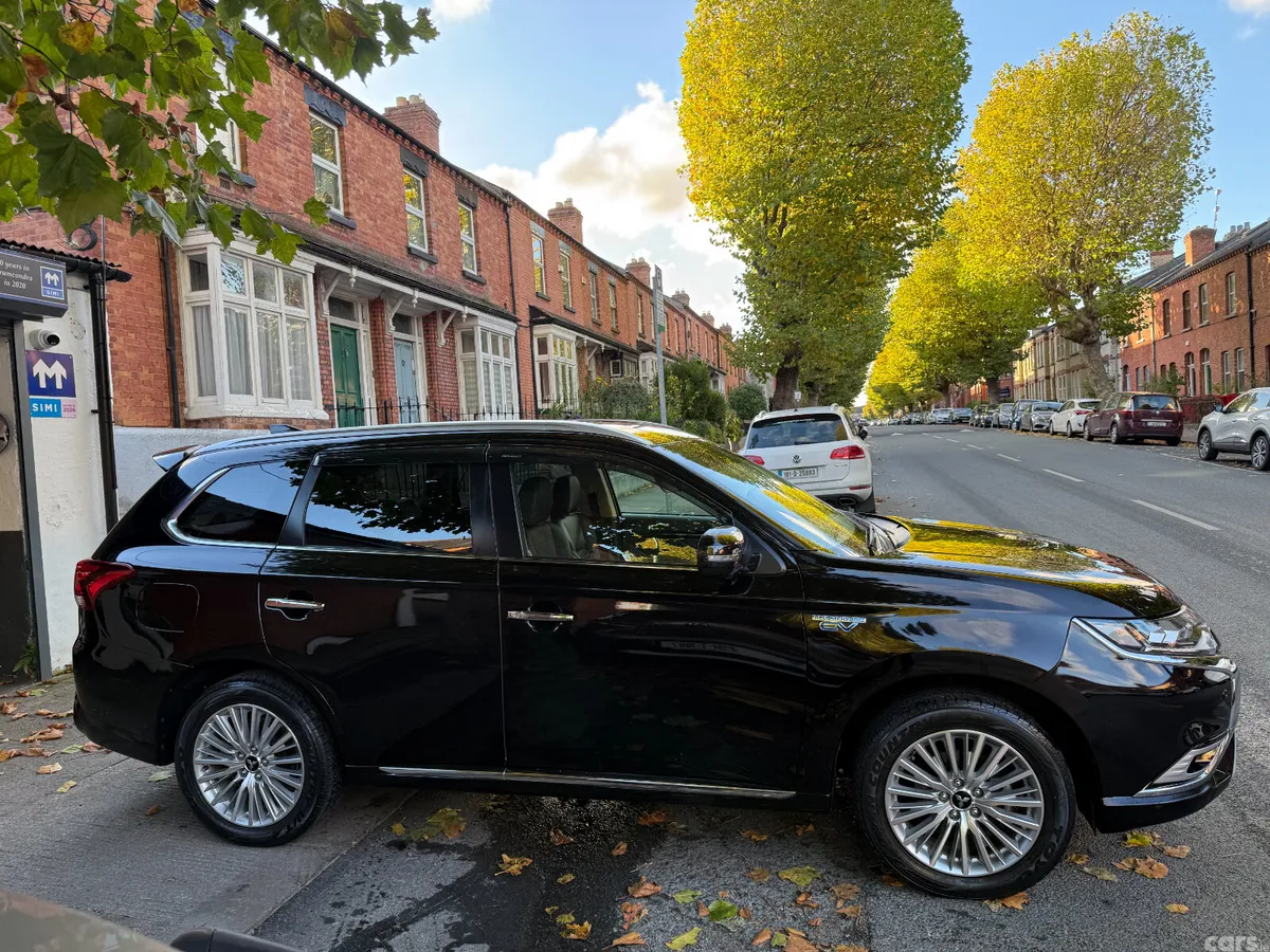 Mitsubishi Outlander SUV, Petrol Plug-in Hybrid, 2018, Black