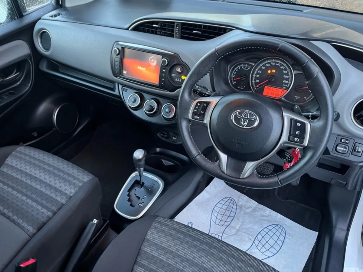 Toyota Yaris Hatchback, Petrol, 2017, White
