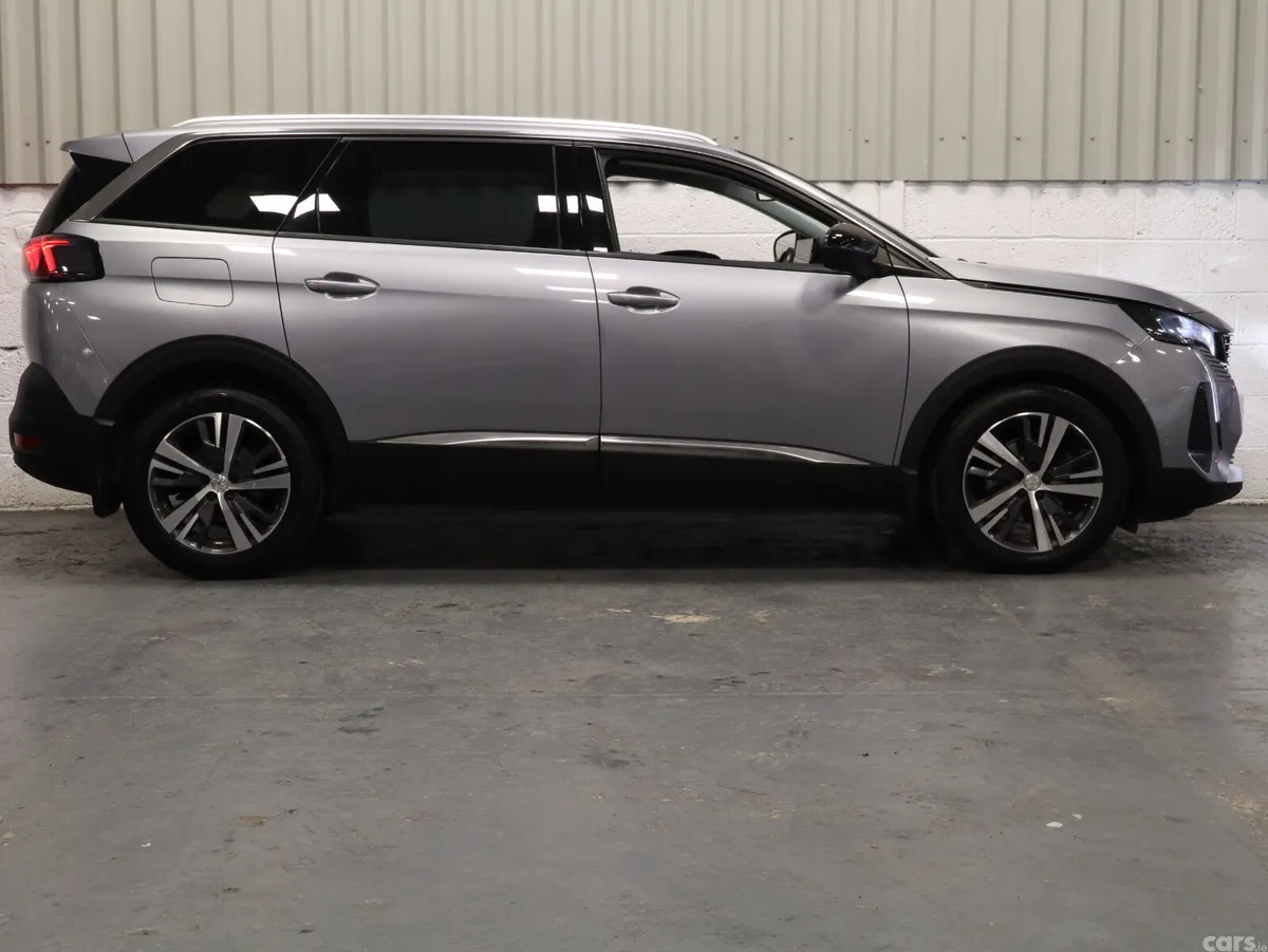 Peugeot 5008 MPV, Diesel, 2022, Grey
