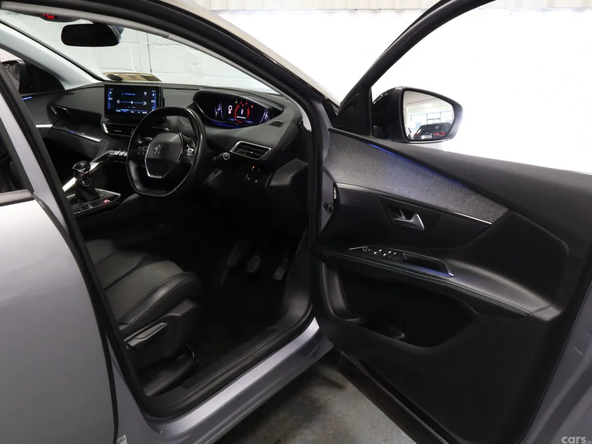 Peugeot 5008 MPV, Diesel, 2022, Grey