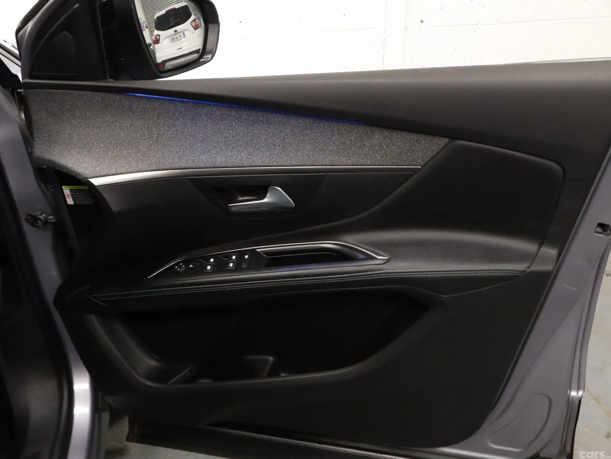 Peugeot 5008 MPV, Diesel, 2022, Grey