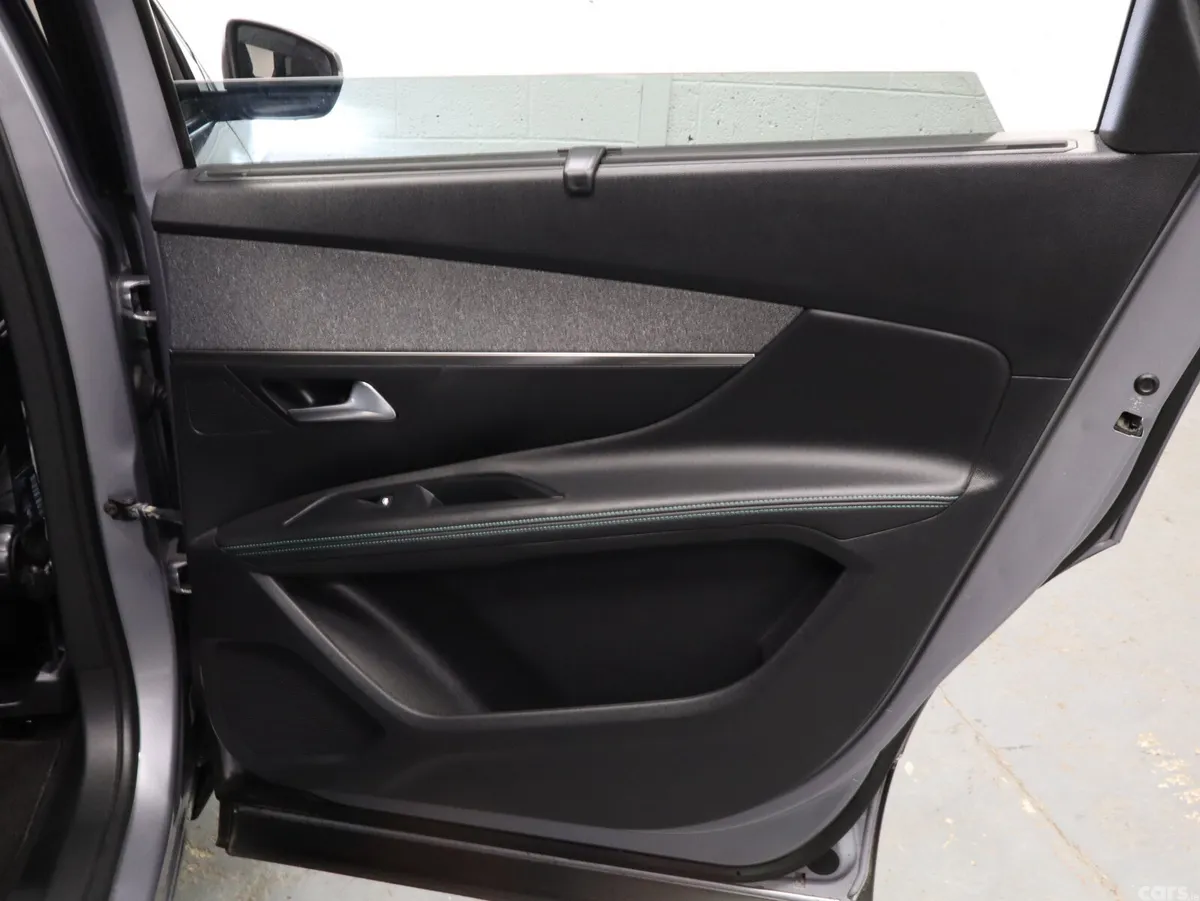 Peugeot 5008 MPV, Diesel, 2022, Grey