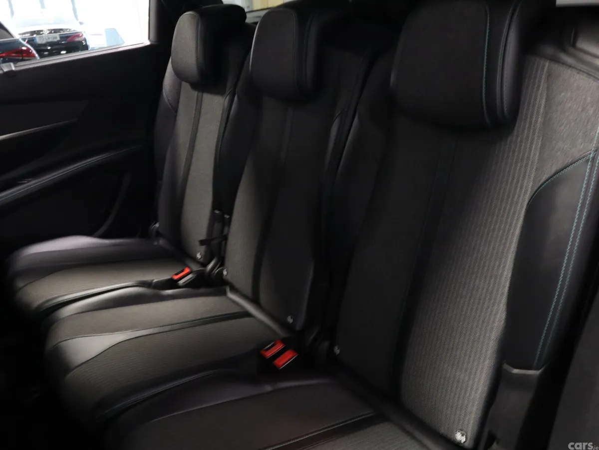 Peugeot 5008 MPV, Diesel, 2022, Grey