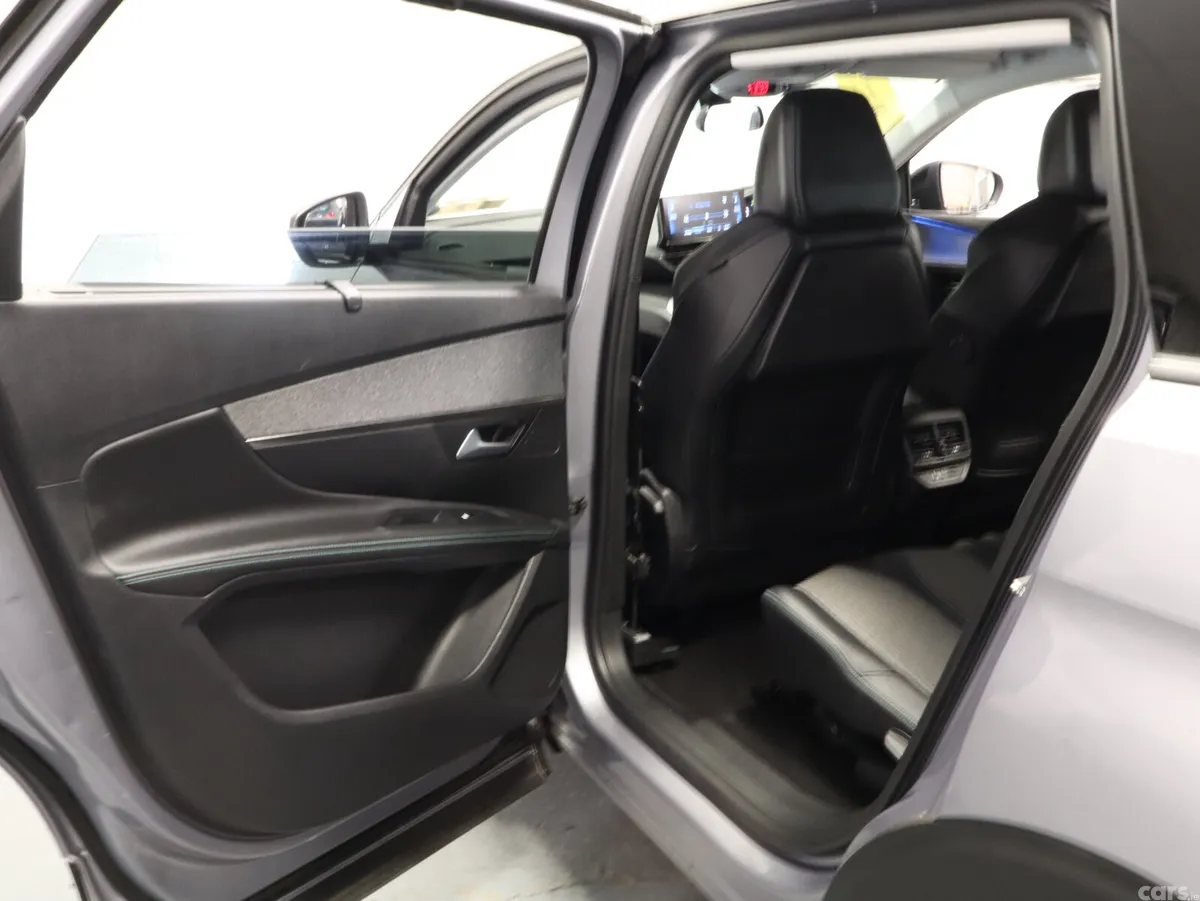 Peugeot 5008 MPV, Diesel, 2022, Grey
