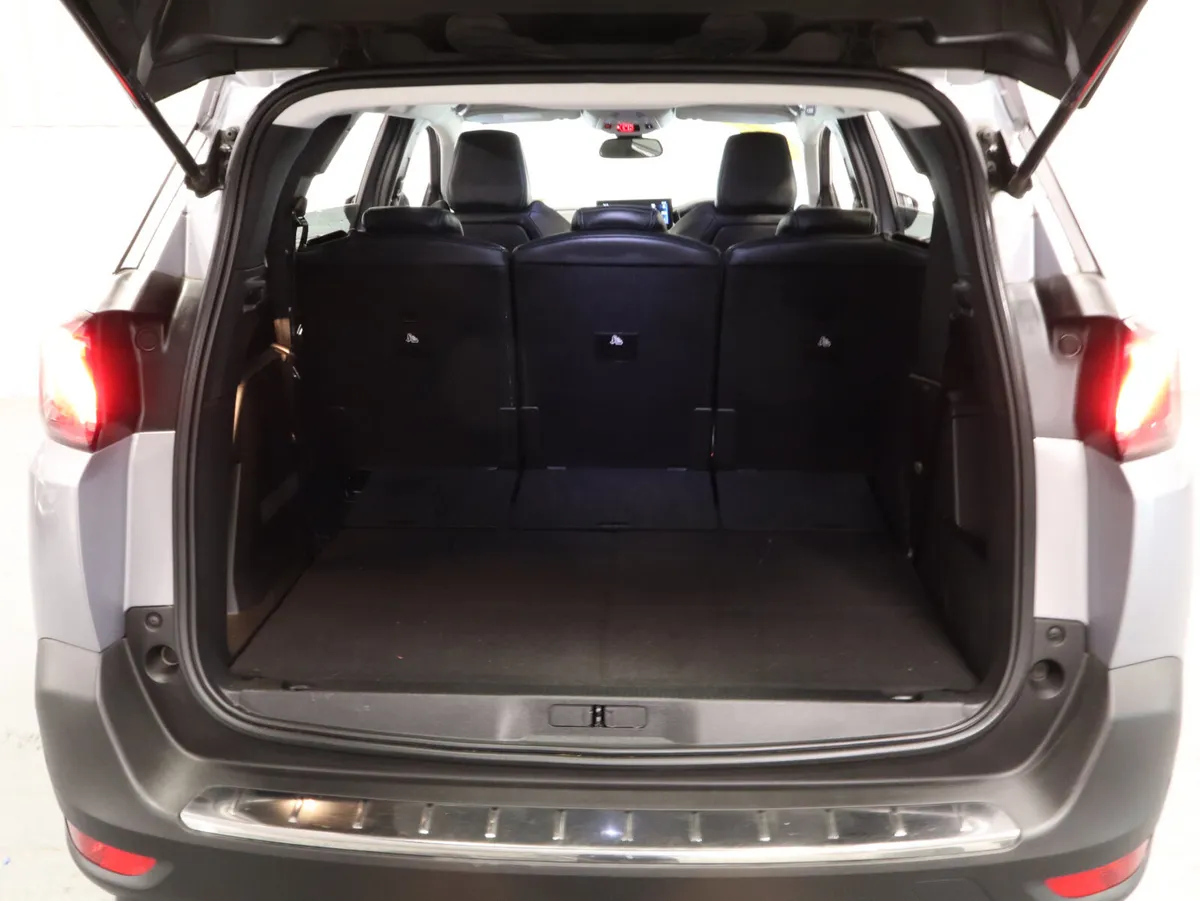 Peugeot 5008 MPV, Diesel, 2022, Grey
