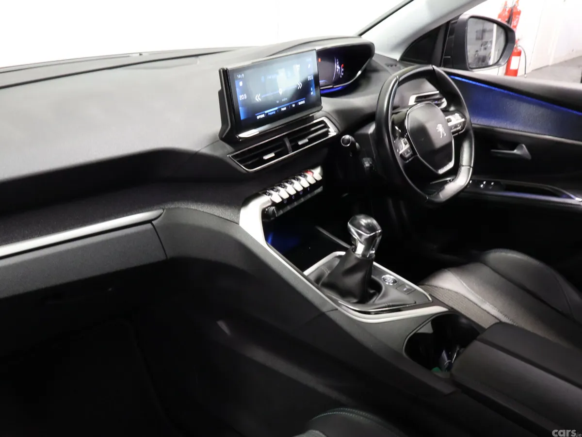 Peugeot 5008 MPV, Diesel, 2022, Grey