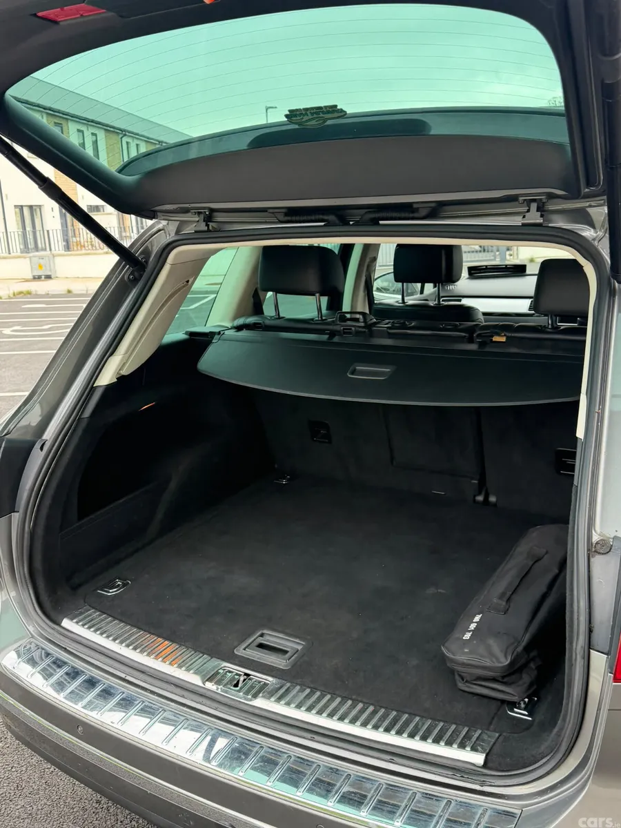 Volkswagen Touareg SUV, Diesel, 2016, Grey