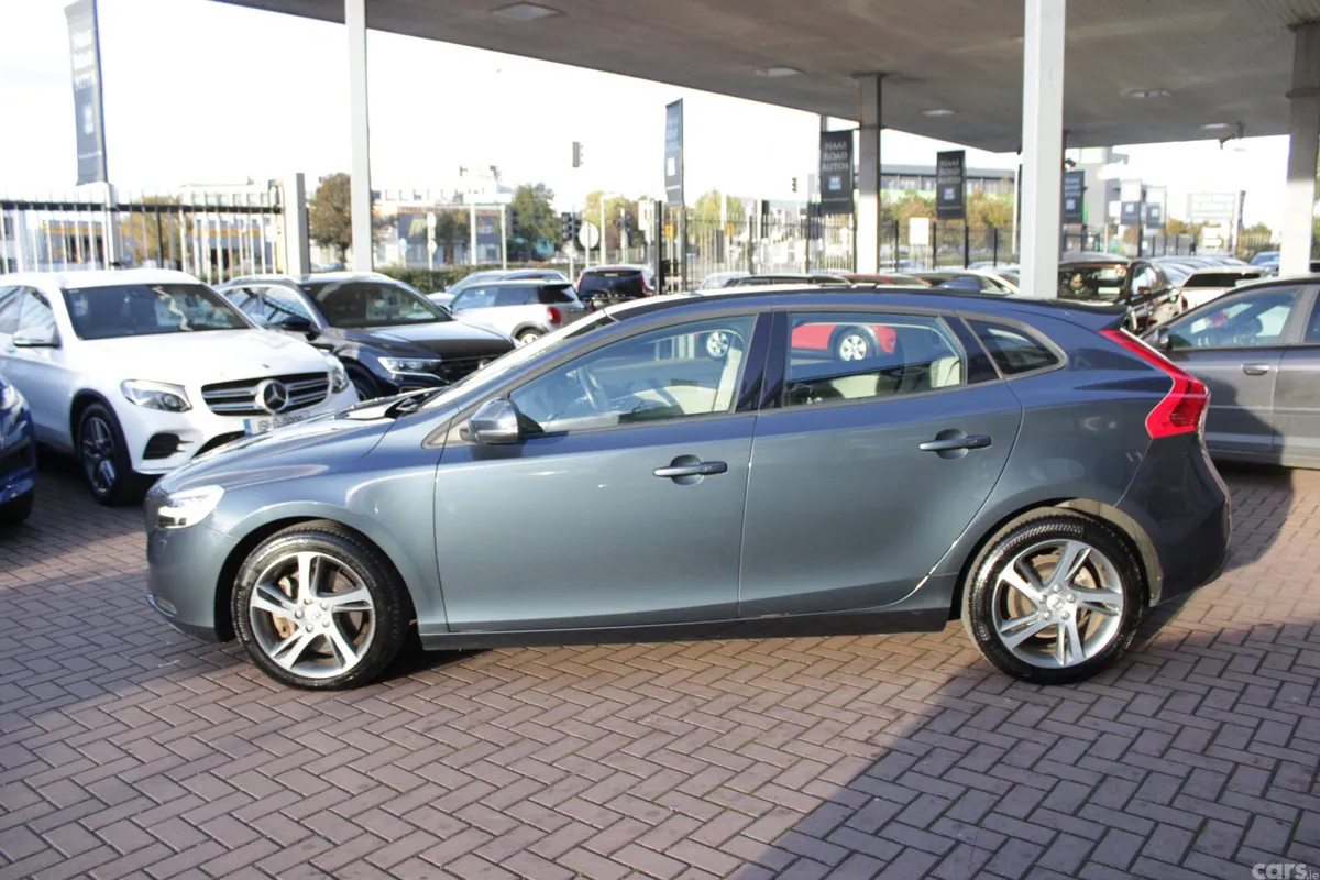 Volvo V40 Hatchback, Petrol, 2018, Grey