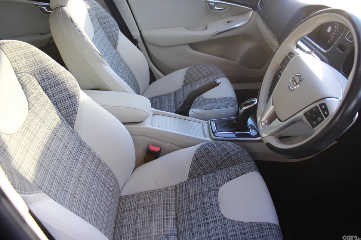 Volvo V40 Hatchback, Petrol, 2018, Grey