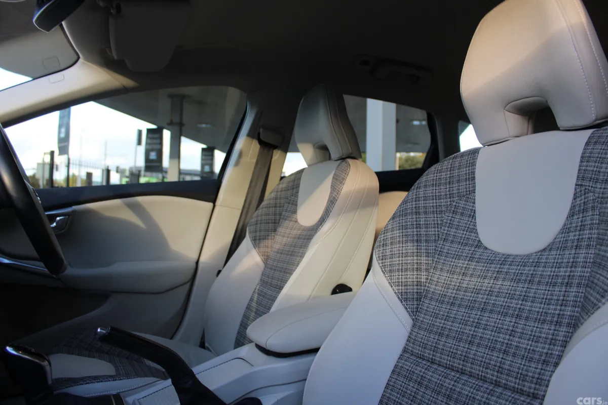 Volvo V40 Hatchback, Petrol, 2018, Grey