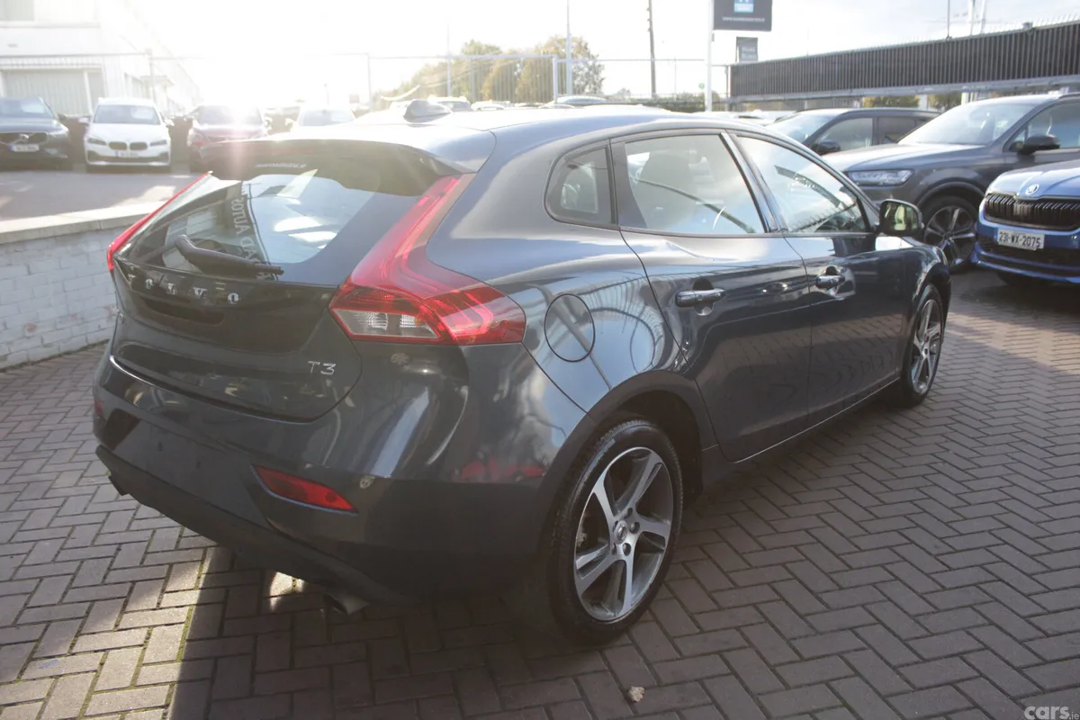 Volvo V40 Hatchback, Petrol, 2018, Grey