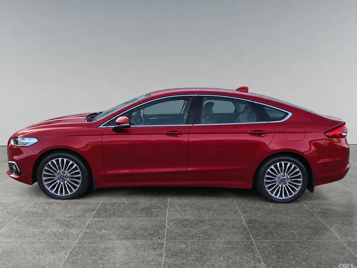 Ford Mondeo Hatchback, Diesel, 2021, Red