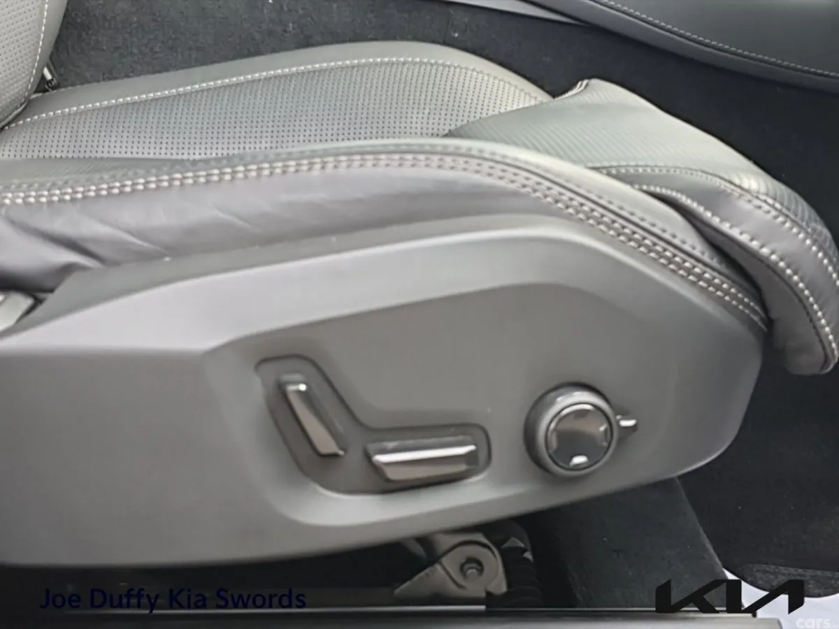 Volvo XC90 SUV, Petrol Plug-in Hybrid, 2025, Silver